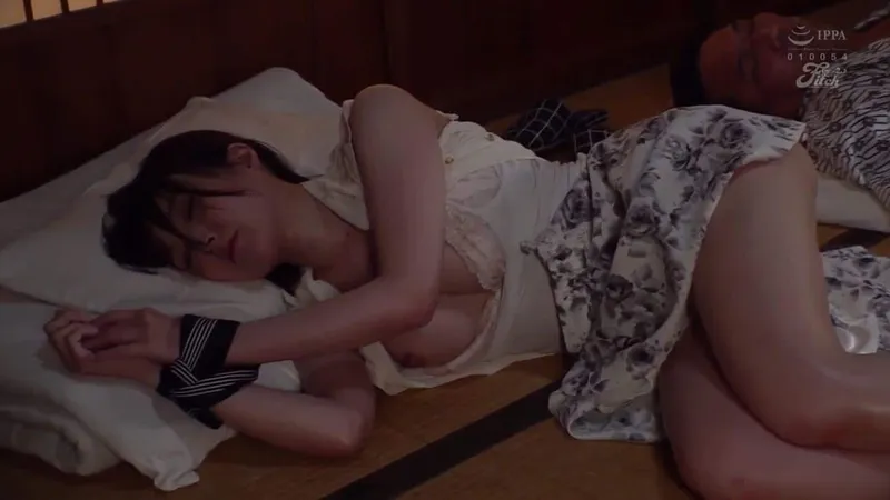 Xin người chồng đi công tác với cấp trên, nữ nhân viên rơi vào kế hoạch của ông cấp trên biến thái