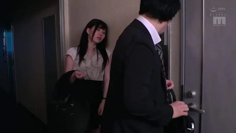 Bà xã nhà cạnh bên nhận nhầm tôi là gã chồng trong một hôm say xỉn