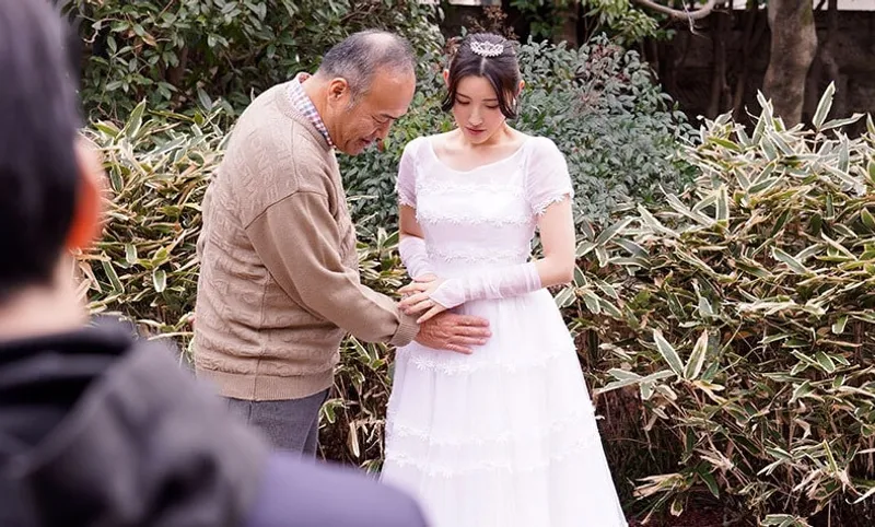 Chồng yêu quá yếu, người vợ dù yêu nhưng vẫn thường đụ với bố gã chồng đến có thai