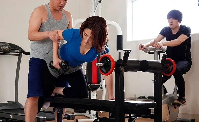 Anh xã phát hiện vợ địt trộm với huấn luyện viên thể hình