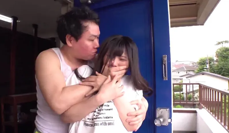 Tình đầu của tôi đã bị gã nhà cạnh bên quan hệ tơi tả